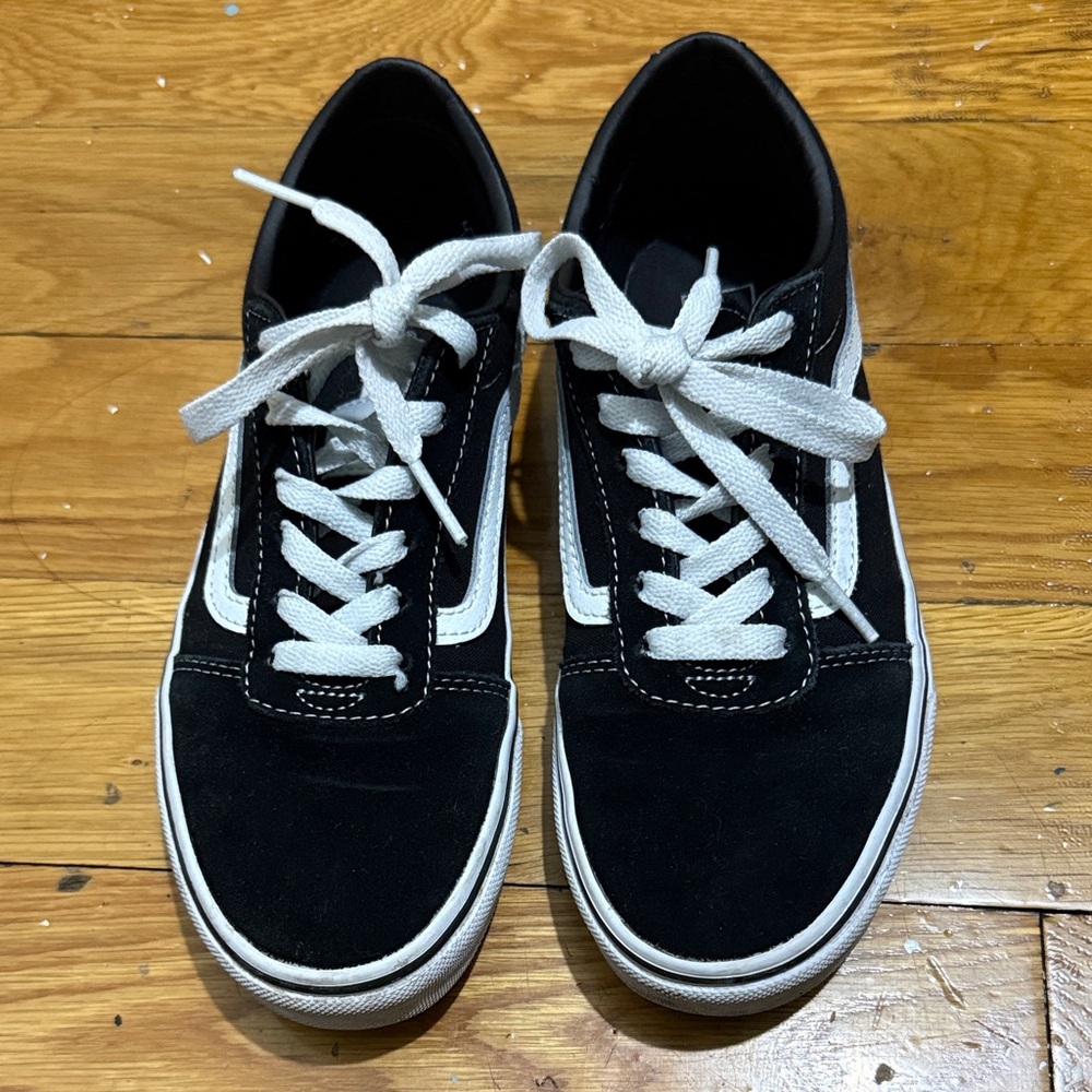 Classic White & Black Vans Sz Youth 4 (W 5.5)